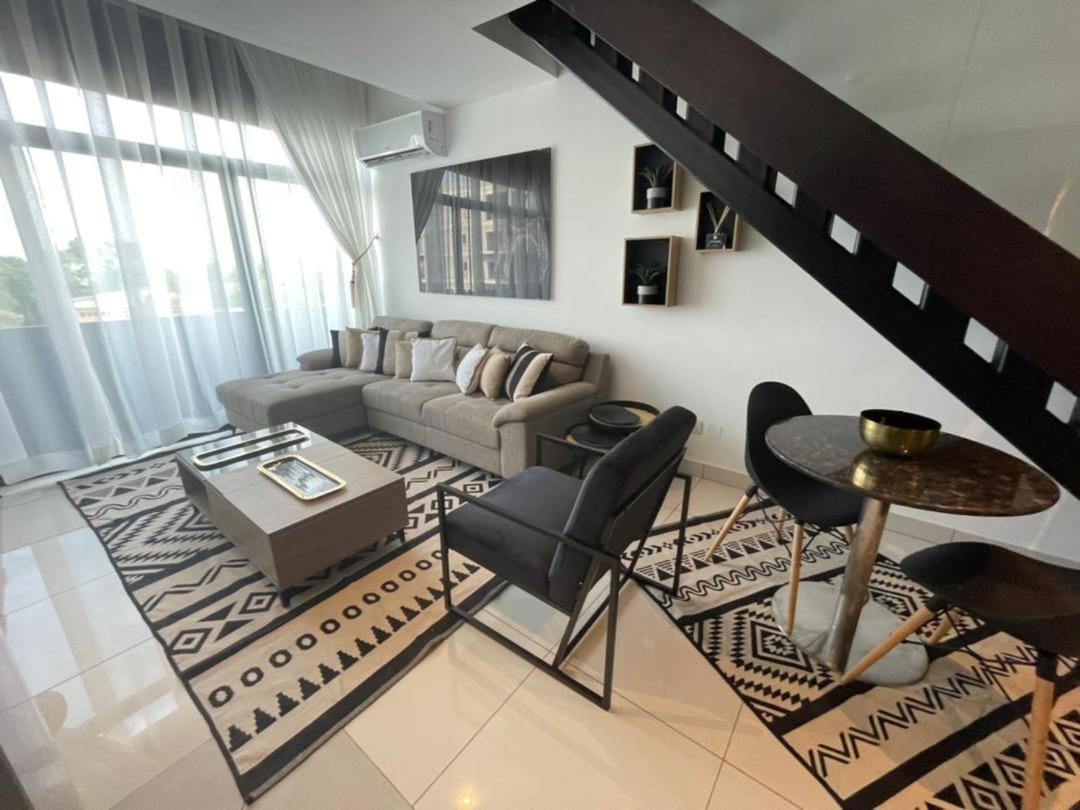 Apartamento Embassy Gardens Deluxe Acra Exterior foto