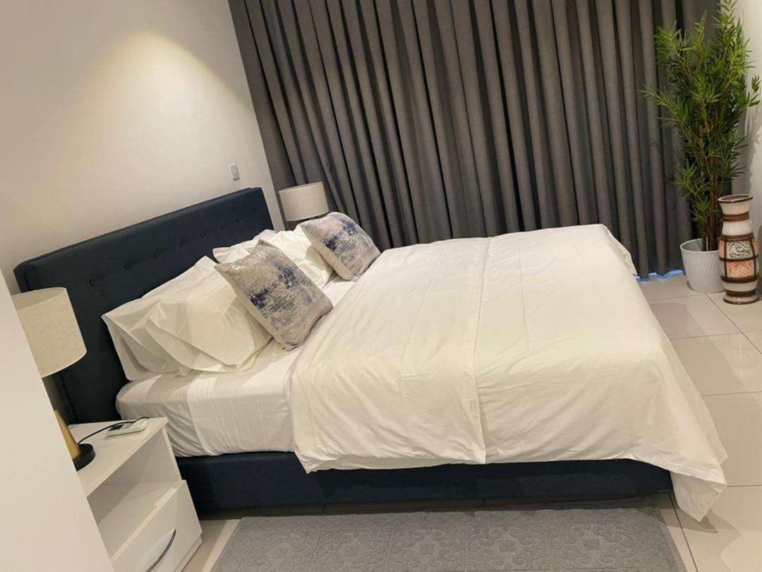 Apartamento Embassy Gardens Deluxe Acra Exterior foto