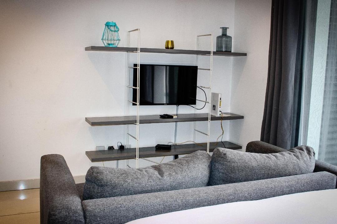 Apartamento Embassy Gardens Deluxe Acra Exterior foto